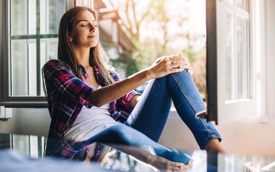 كيف يؤثر الإجهاد على بشرتك وأفضل الطرق للتعامل معه